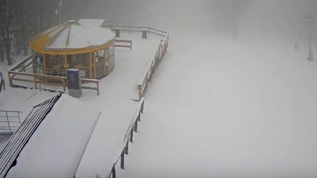 Annyi hó esett pénteken, hogy snowboardozni is lehet a Mátrában - videó