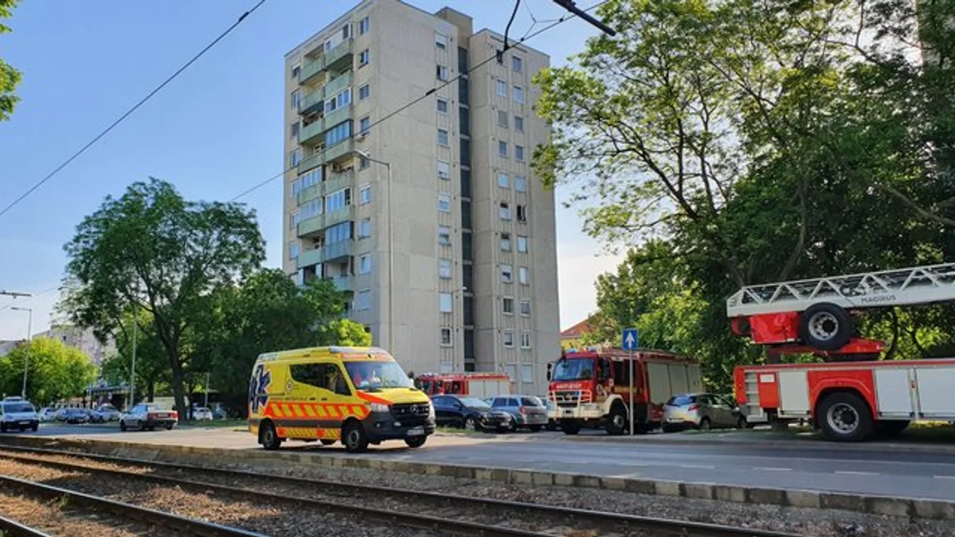 Vaklárma: Nagy erőkkel vonult ki a tűzoltóság a semmihez