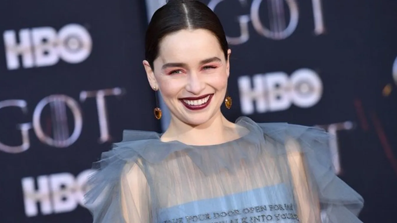 Trónok harca-rajongók követelték ki Emilia Clarke meztelen jeleneteit