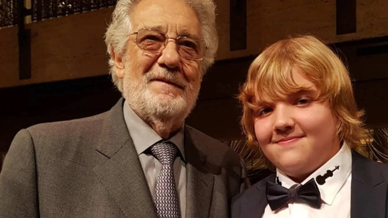 Plácido Domingo zongorát ajándékozott Balázs-Piri Somának – videó