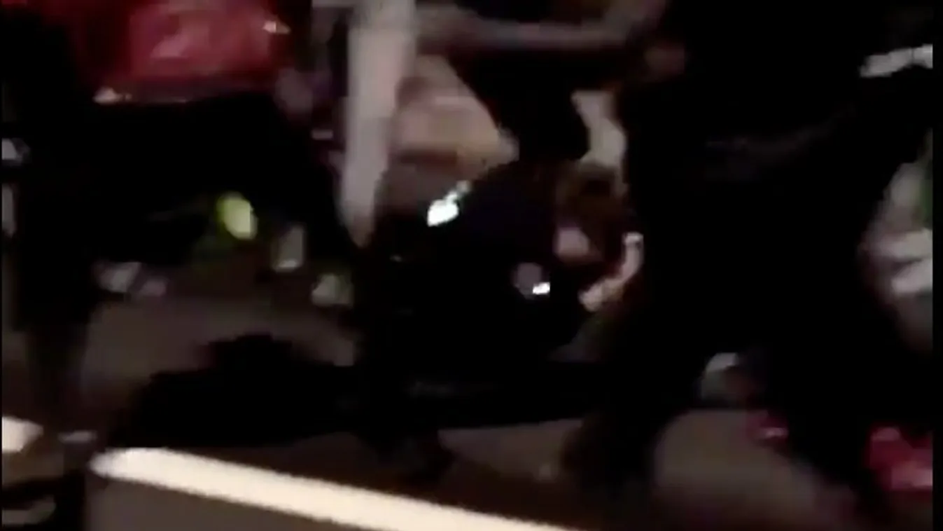 Brutálisan meglincseltek egy rendőrnőt, le is filmezték – videó
