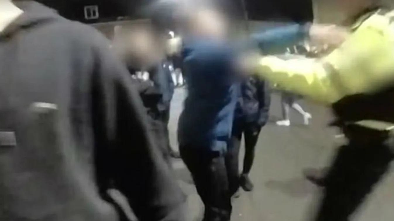 Brutális agresszivitással támadt a rendőrökre legalább száz őrjöngő tinédzser - videó