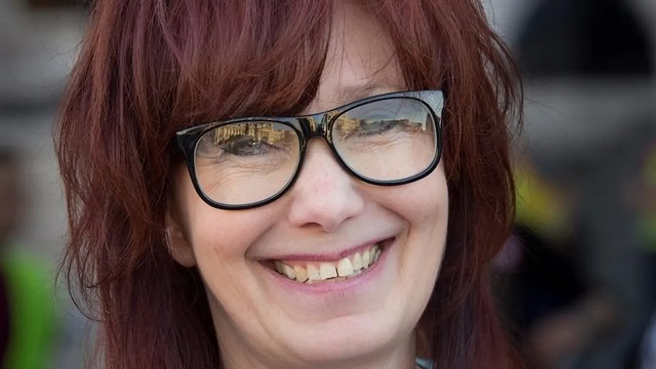 Imád csúnya nő lenni Szalai Kriszta