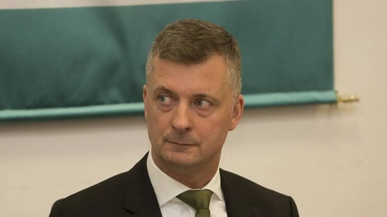 A politikus is volt gyerek: Ilyen képet még biztos nem látott Kubatov Gáborról
