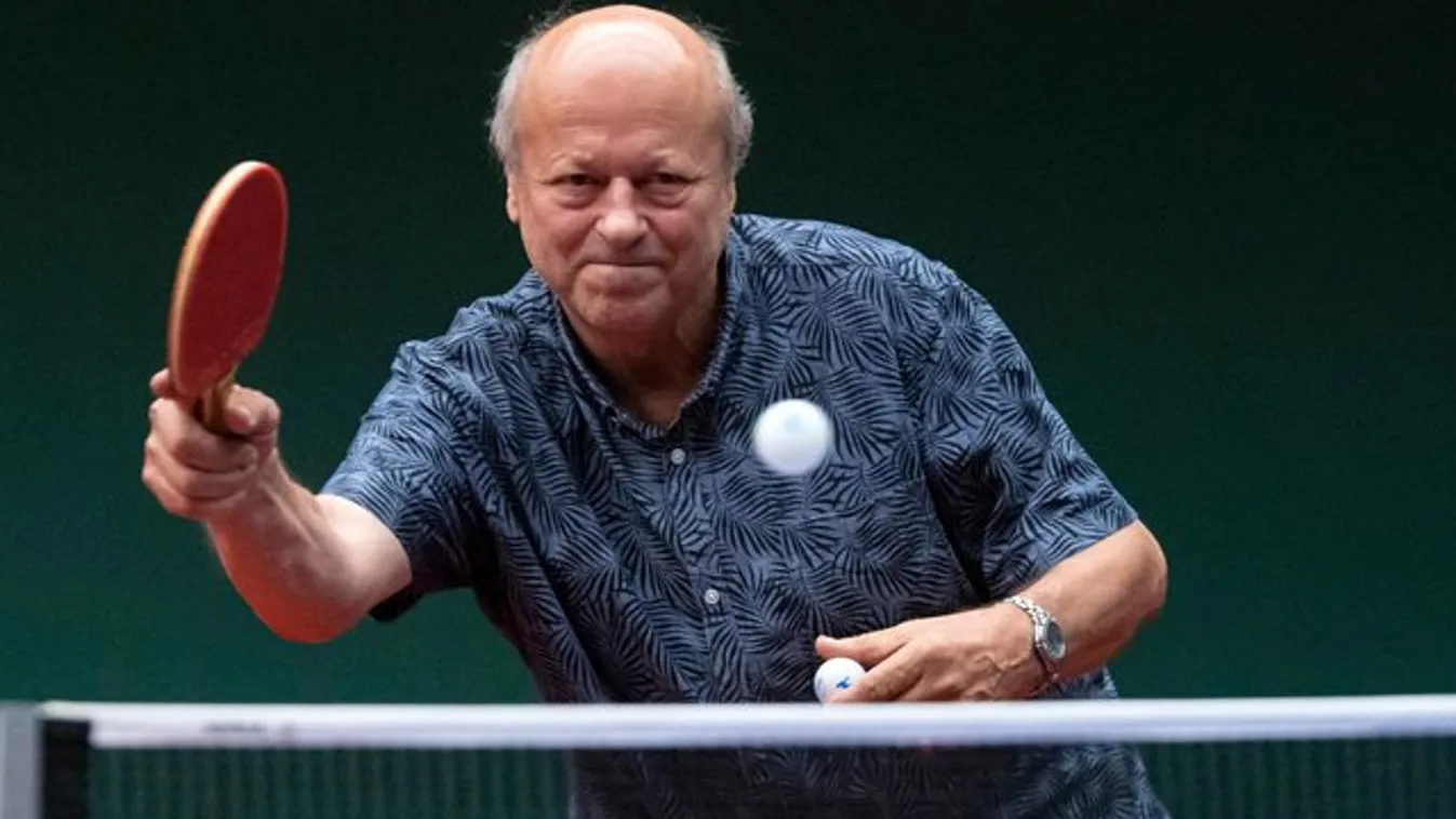 Jónyer, a halhatatlan példakép