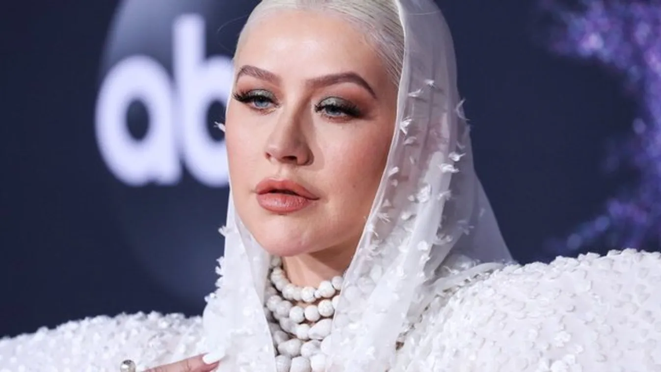 Christina Aguilera úgy néz ki, mintha egy retró sci-fiből lépett volna elő – fotó