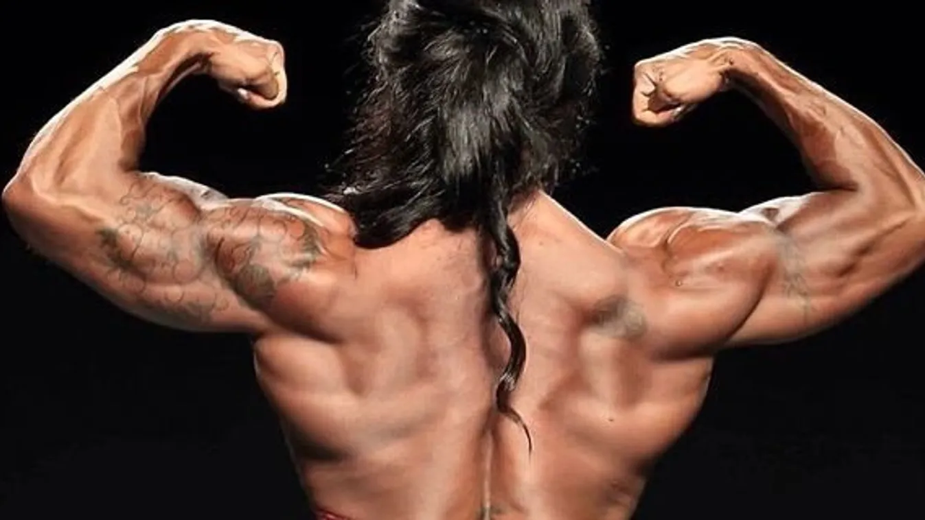 Erősen megoszlanak a vélemények a 43 centis bicepszet gyúró nagymamáról