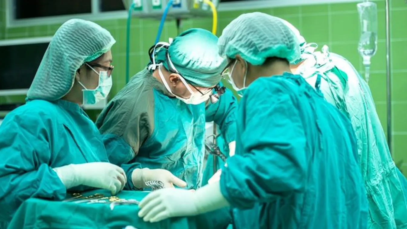 Szervkereskedő orvosokat tartóztattak le Kínában – az áldozatok máját és veséjét lopták el