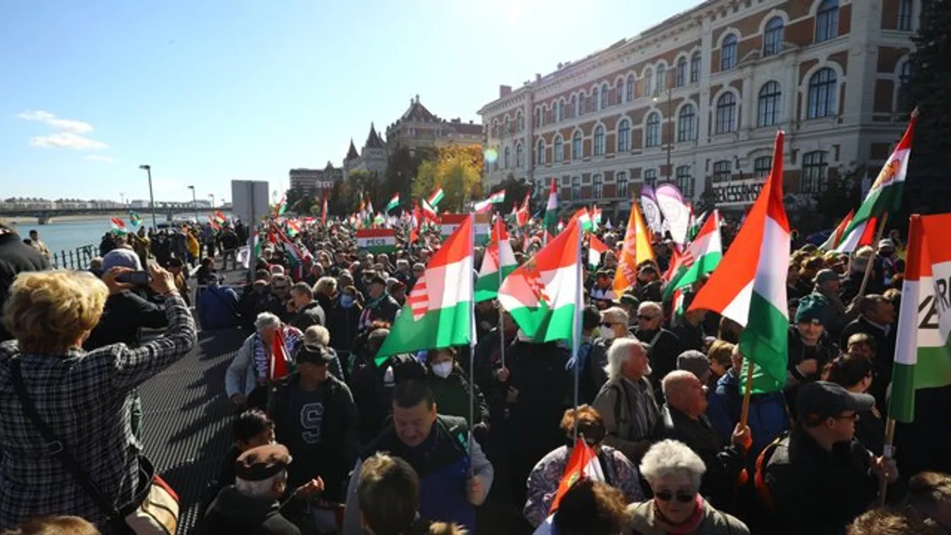 Hamarosan indul a Békemenet: Így gyülekezik a tömeg