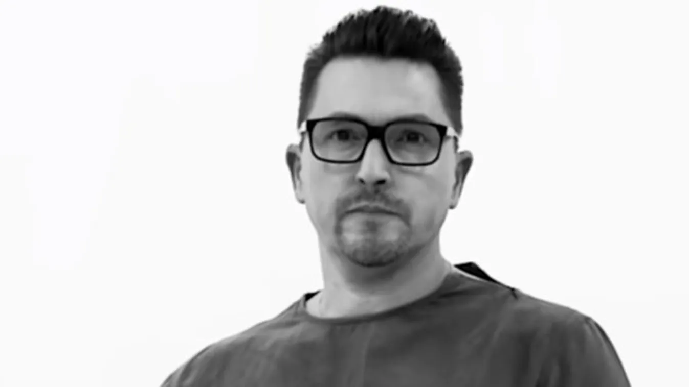 Ákos édesapját gyászolja