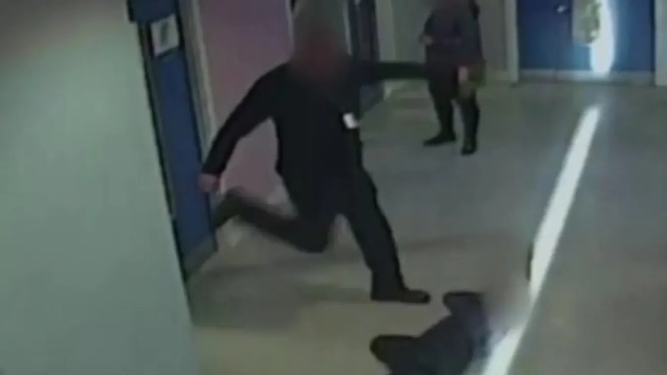 Megrázó képsorok: végigrángatta a földön, majd megrugdosta a 10 éves autista kisfiút a rendőr - 18+