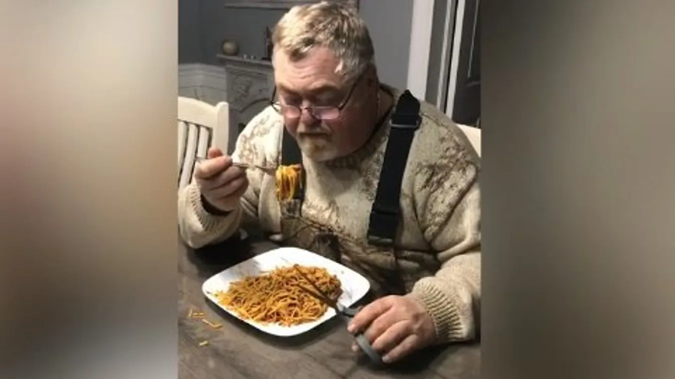 Na jó, ettől fogva így fogja enni a spagettit - Figyelem, elő a villával és ollóval!