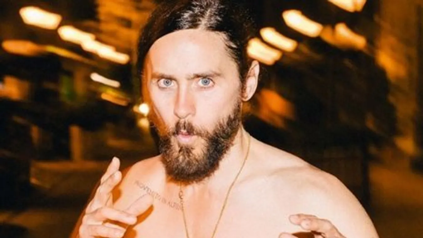 Szombati szuperszexi: Jared Leto félmeztelenül disznólkodik