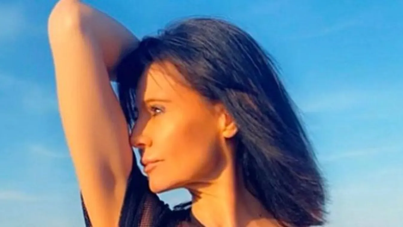 Úgy pucsít és terpeszt a milf tévés, milliókat ajánlott neki egy éjszakáért az ismert focista - 18+