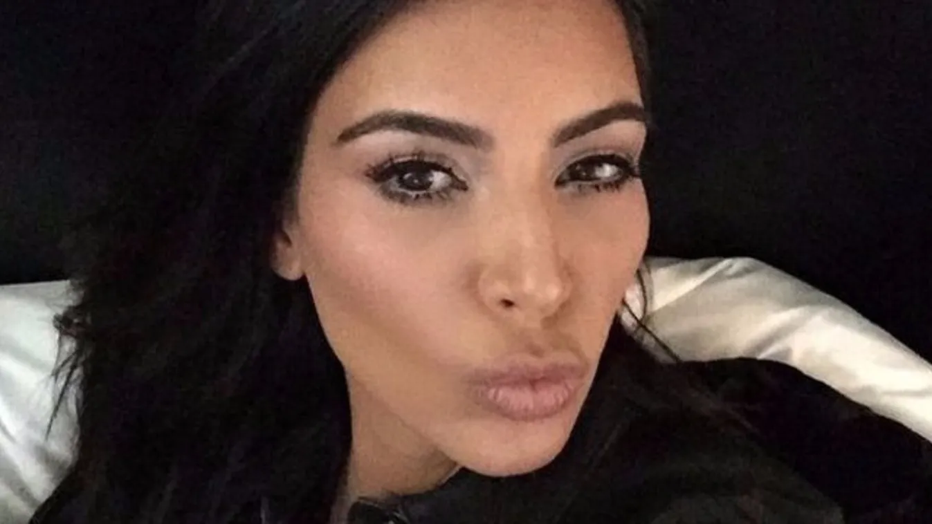 Kim Kardashian most úgy döntött, inkább alulról mutat meg mindent - fotók