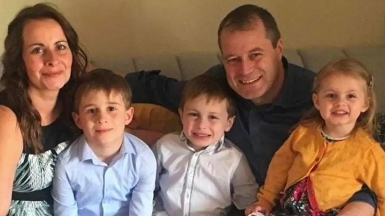 "Mielőtt belépnél az ajtón, hívd fel a mentőket" – olvasta a baljós üzenetet az édesapa, aki mindhárom gyermekét holtan találta a lakásban