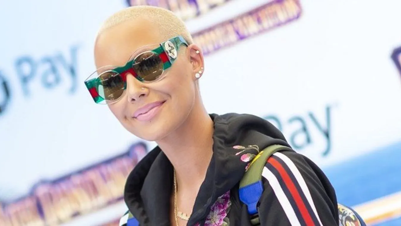 Péntek van: Amber Rose megint csak egy bundát vett fel, semmi mást - szexi fotó