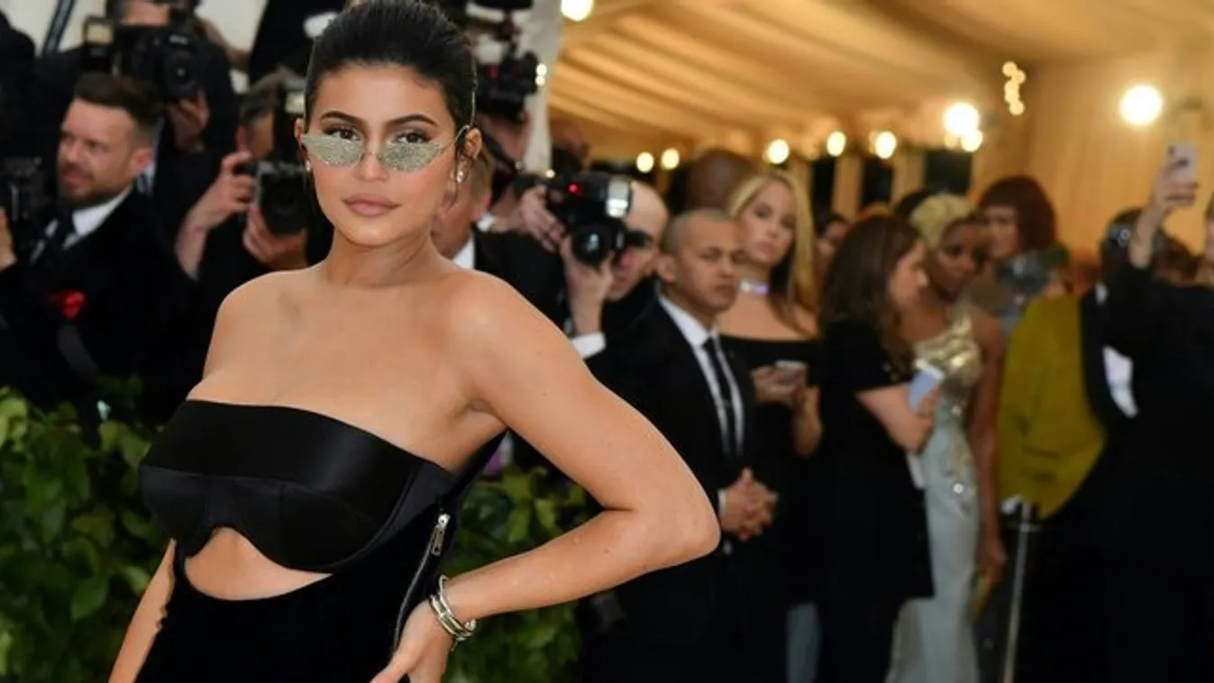 Kylie Jenner összeöltözős fotókkal árasztotta el a netet