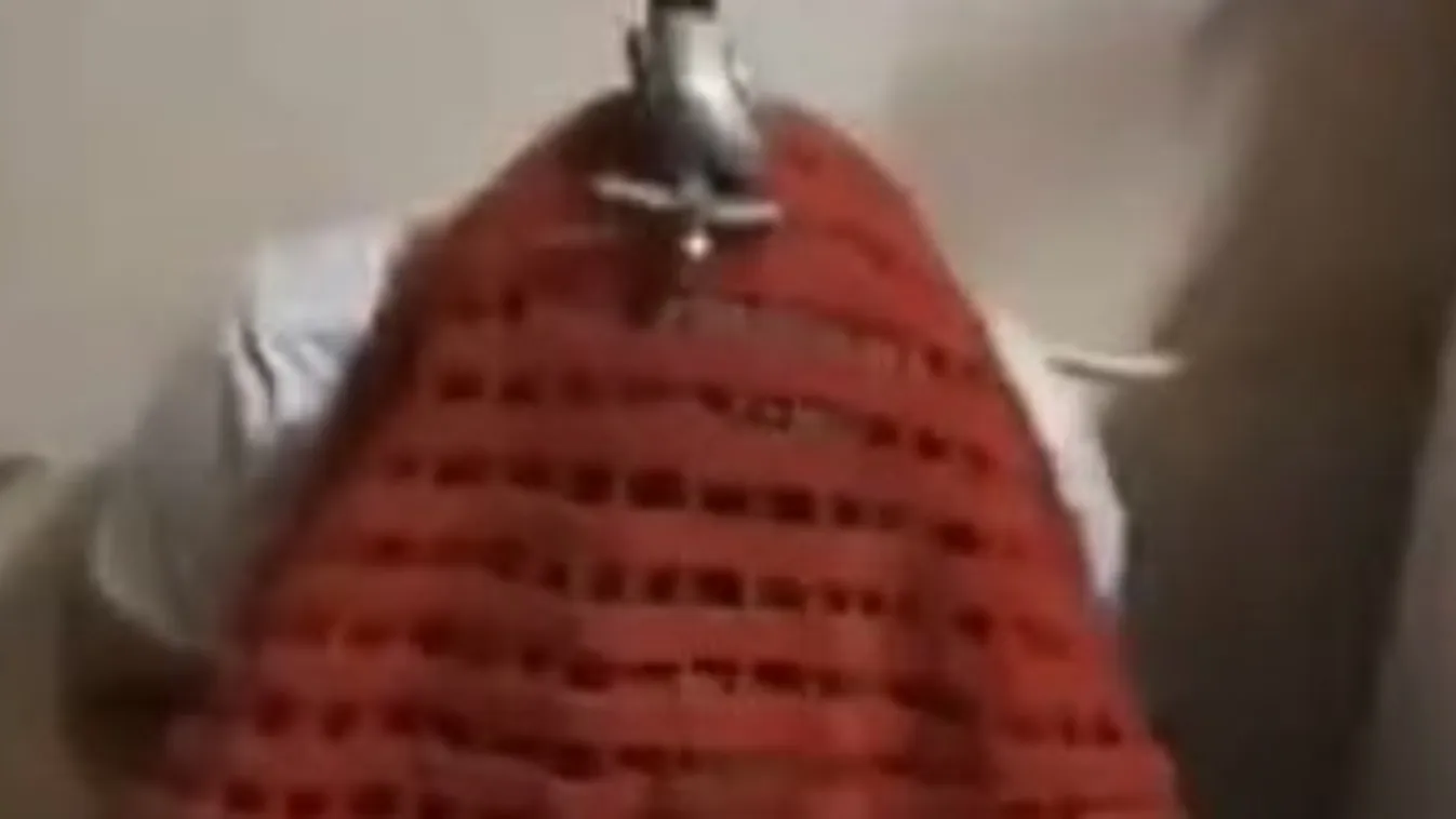 Lábtörlő alá bújt el a bűnöző, tippeljen, menyi idő alatt találták meg – videó