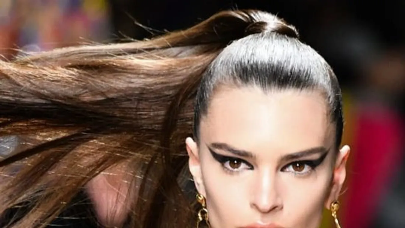 A teljesen pucér Emily Ratajkowski láttán nem találunk szavakat - fotó