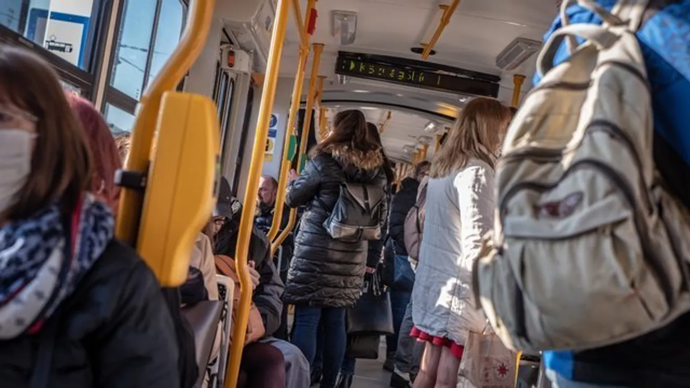 Karácsony meg akarja tiltani a nyugdíjasoknak, hogy használják a tömegközlekedést