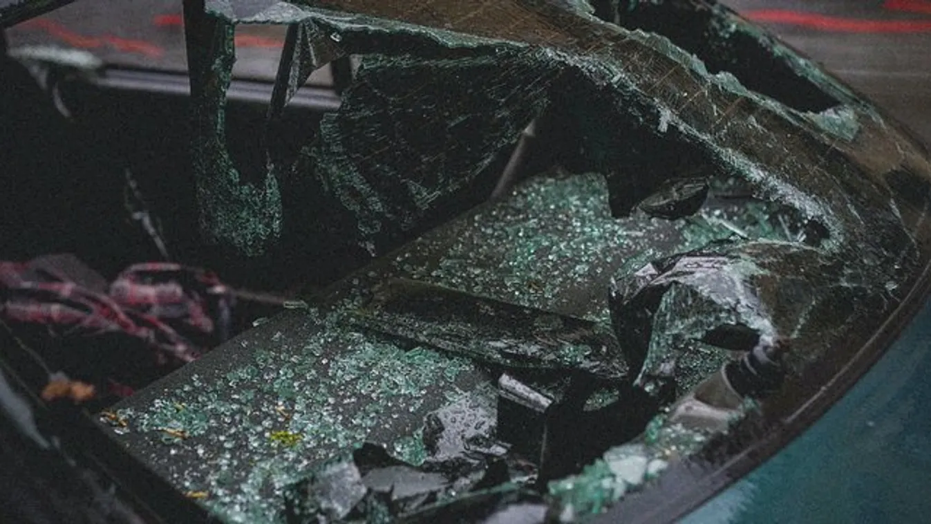 Kísértetiesen hasonló baleset történt pár perc eltéréssel a 83-as és a 38-as főúton