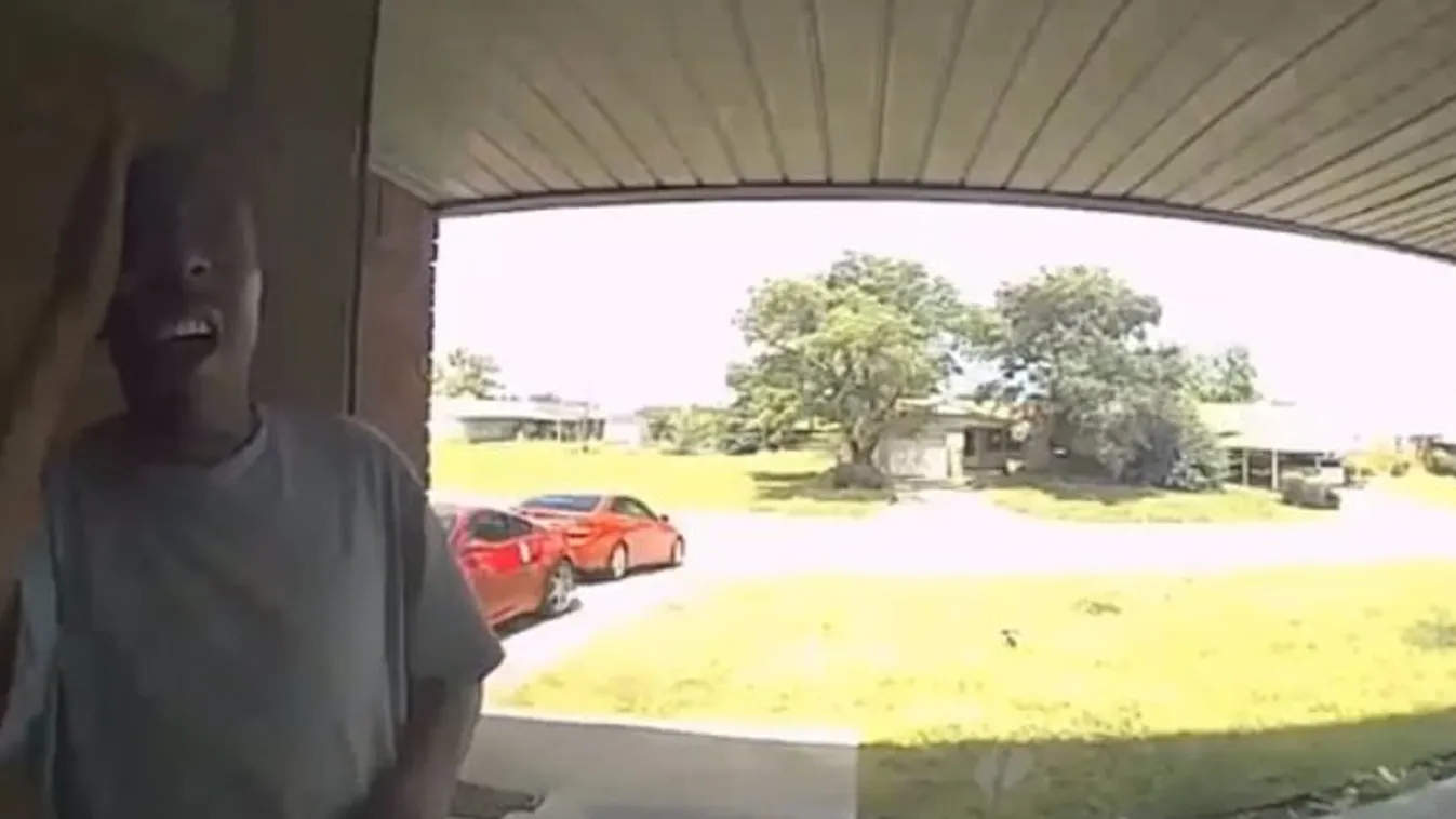 Horror! Igen kellemetlen meglepetésben volt része a férfinak, aki átment egy barátjához – videó