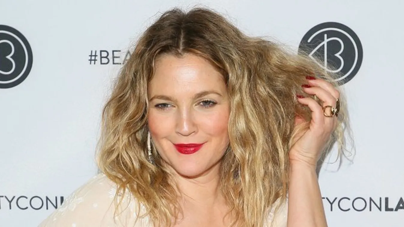 Papagájjal a hátán ébredt Drew Barrymore