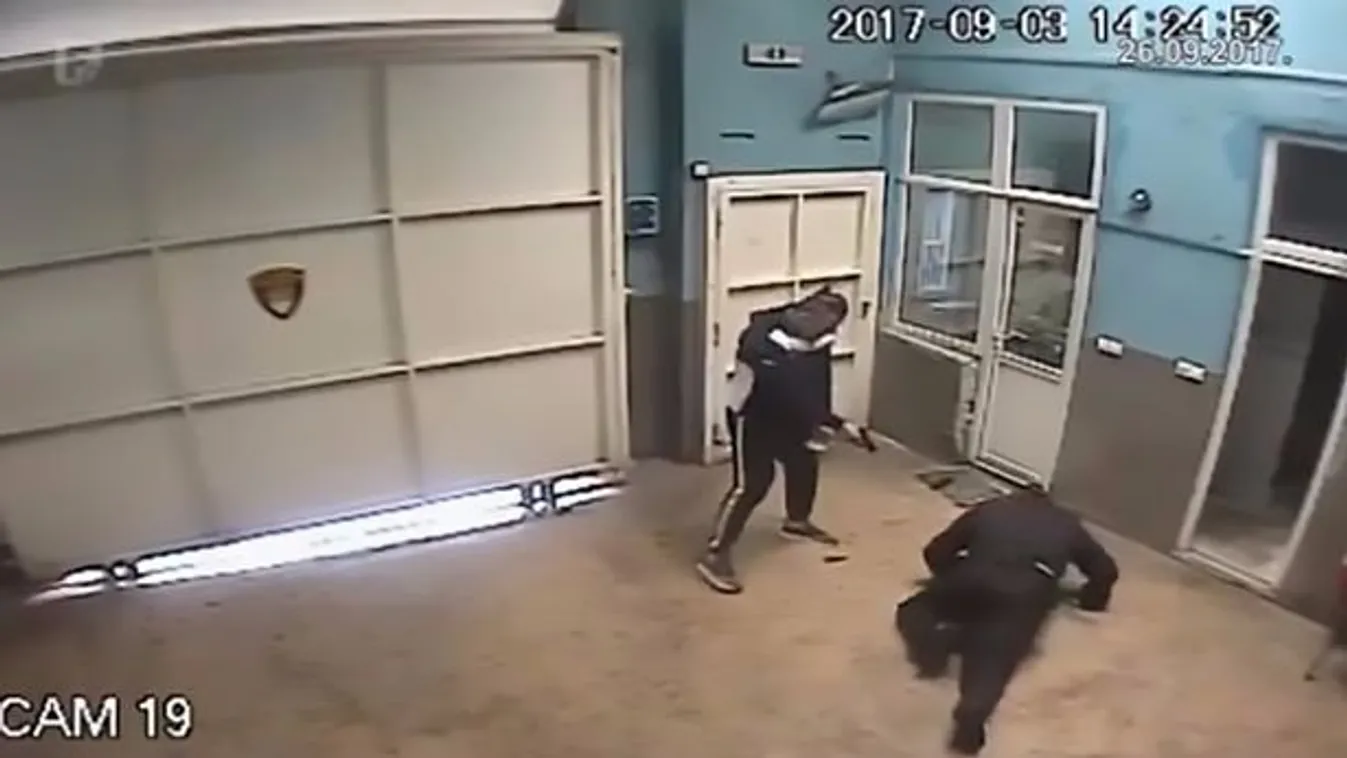 Kezében fegyverrel menekült ki a szigorúan őrzött börtönből egy rab – videó