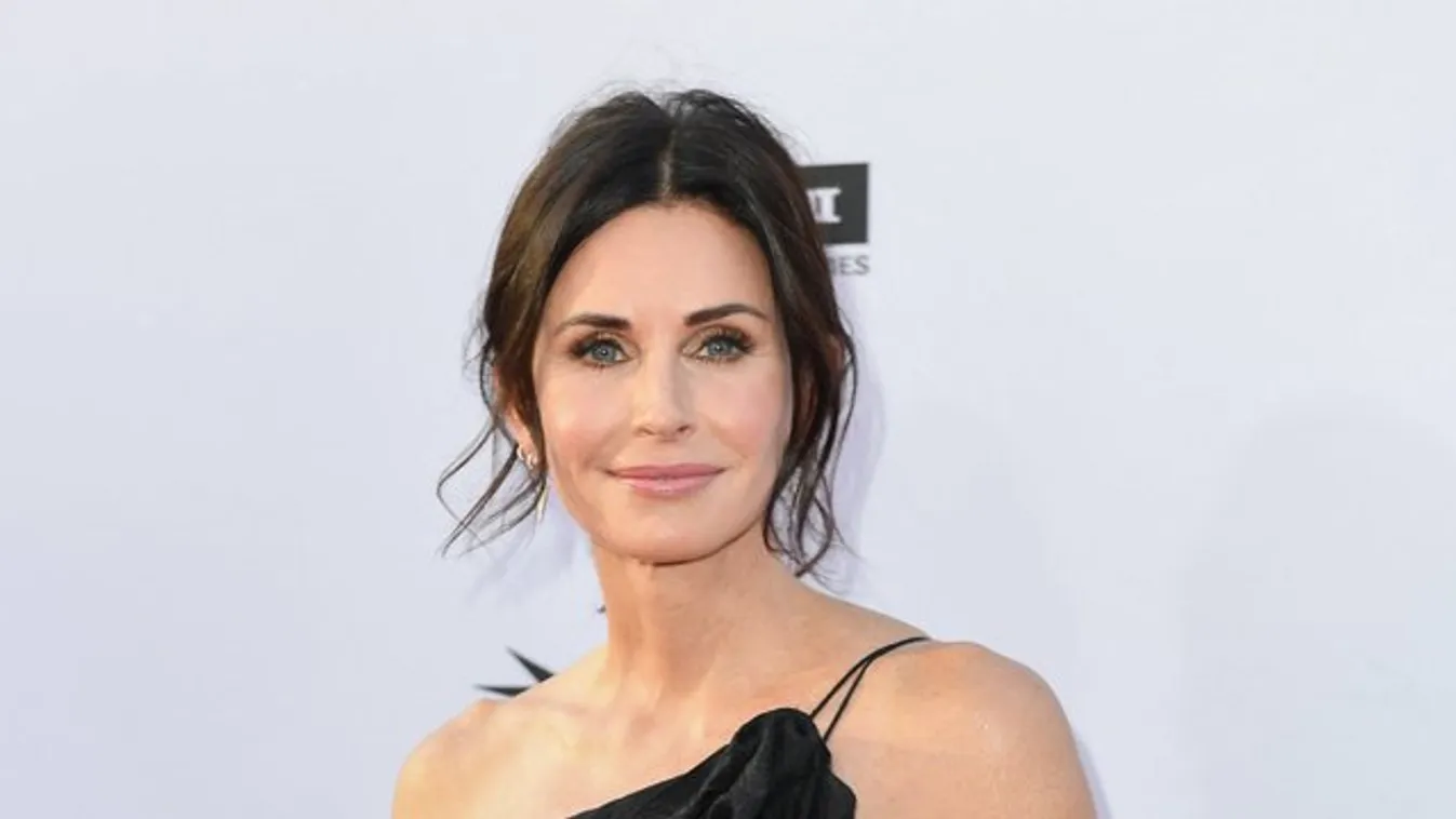 Túlzásba vitte a plasztikai műtéteket Courteney Cox?