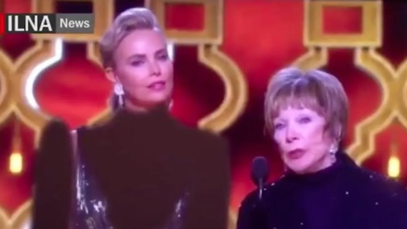 Ez aztán a cenzúra: ruhát rajzoltak a díjátadó Charlize Theronra! videó