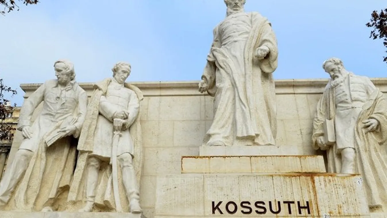 Kormányszóvivő: Leöntötték a Kossuth-szobrot a tüntetők