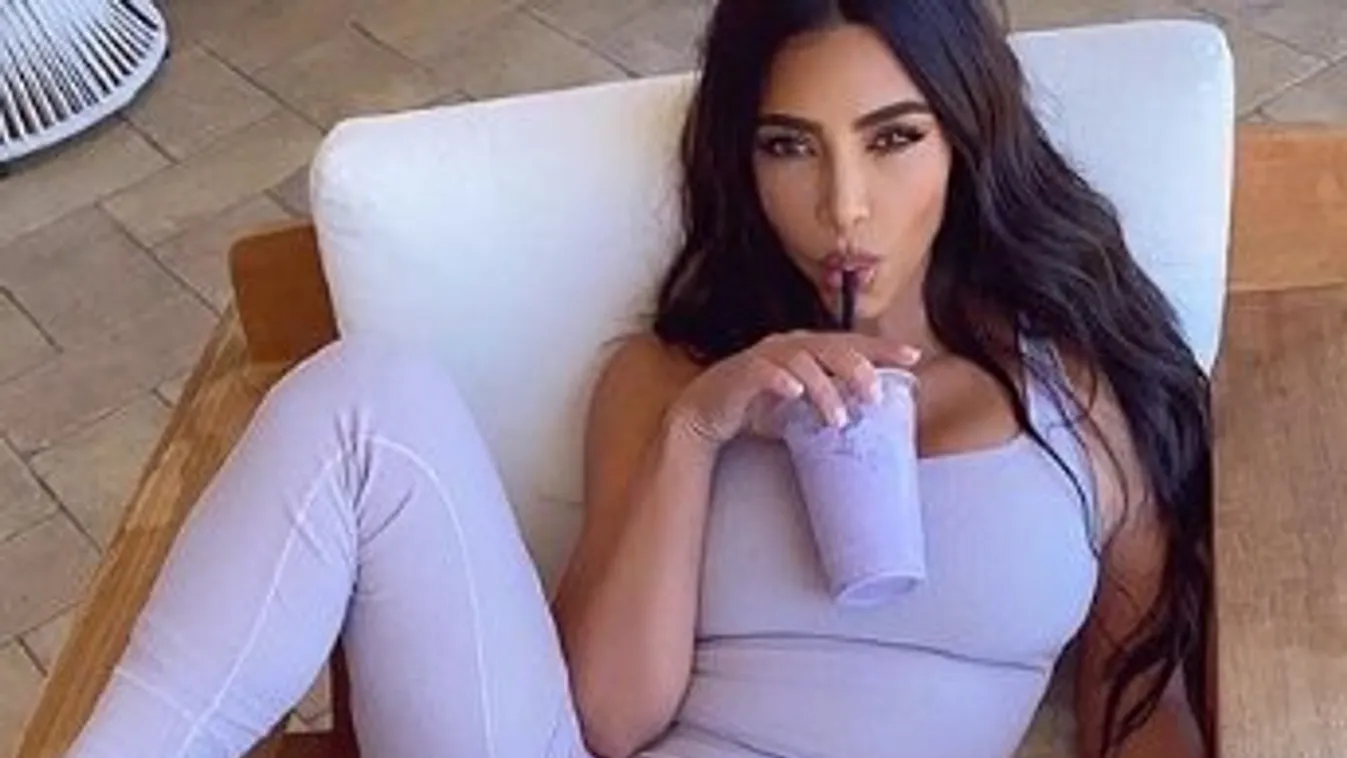 Kim Kardashian bikinis fotója még ezt a borús decemberi napot is felforrósítja