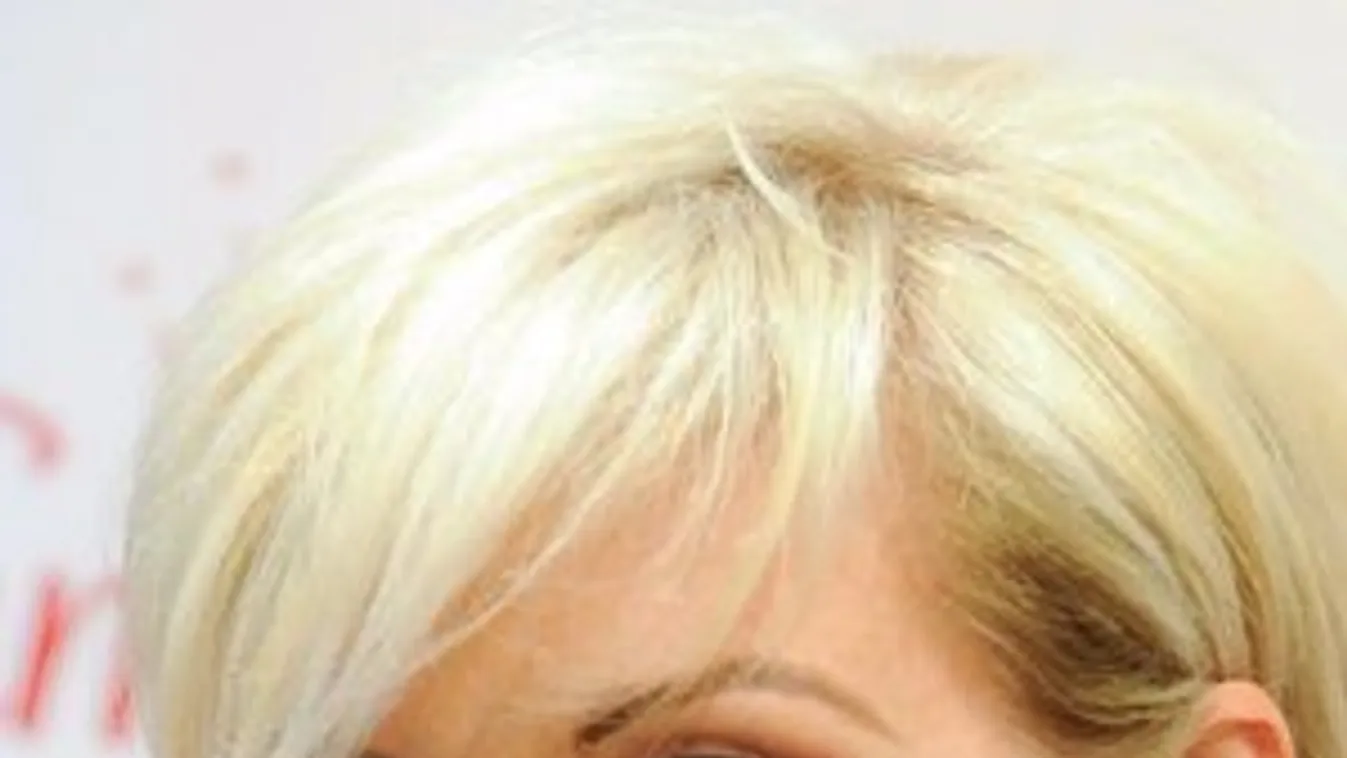 Rajongóit felhasználva szerez pénzt kislányának Liptai Claudia