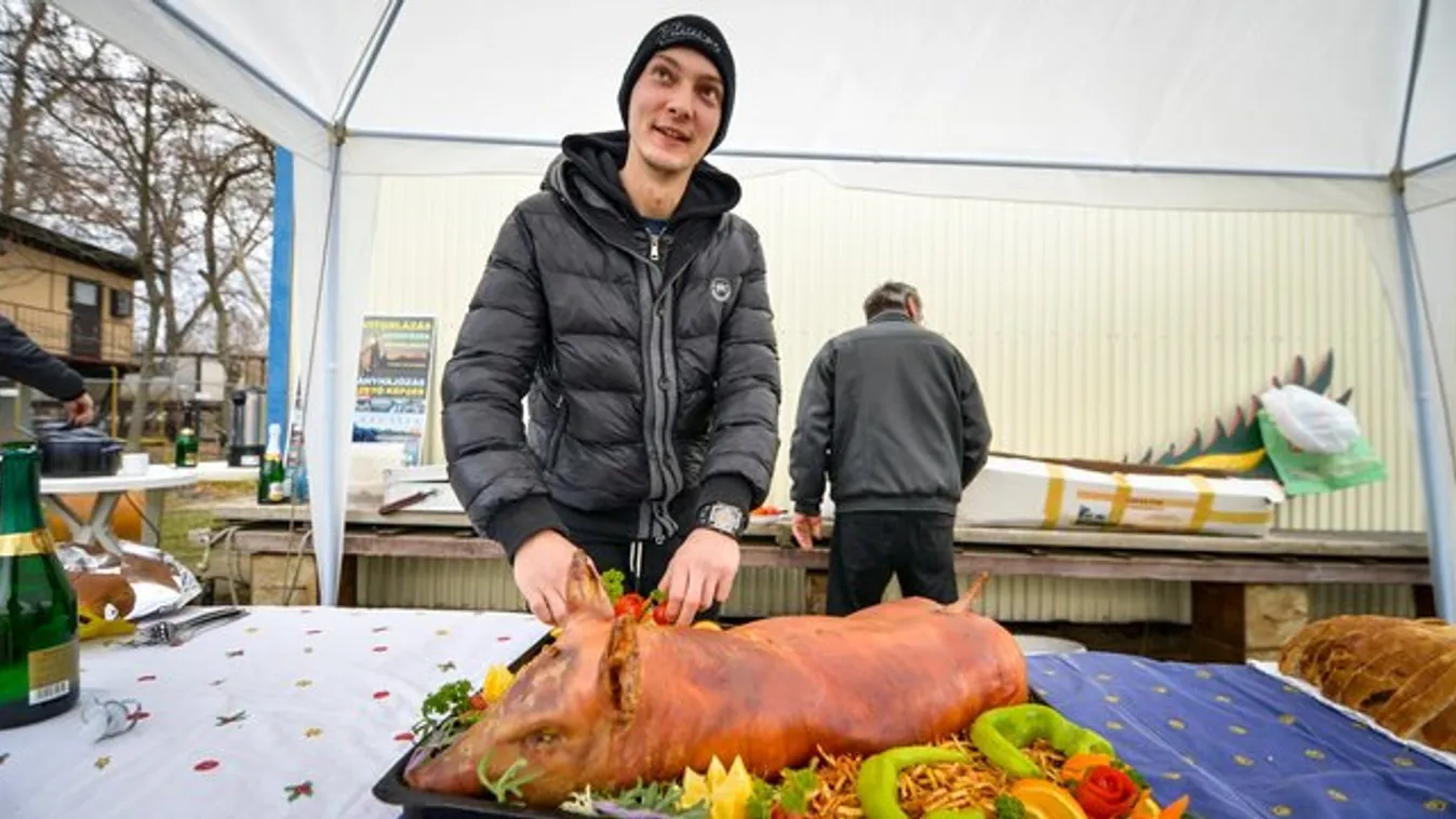 Vitorláson tartottak disznótorost Györgyék