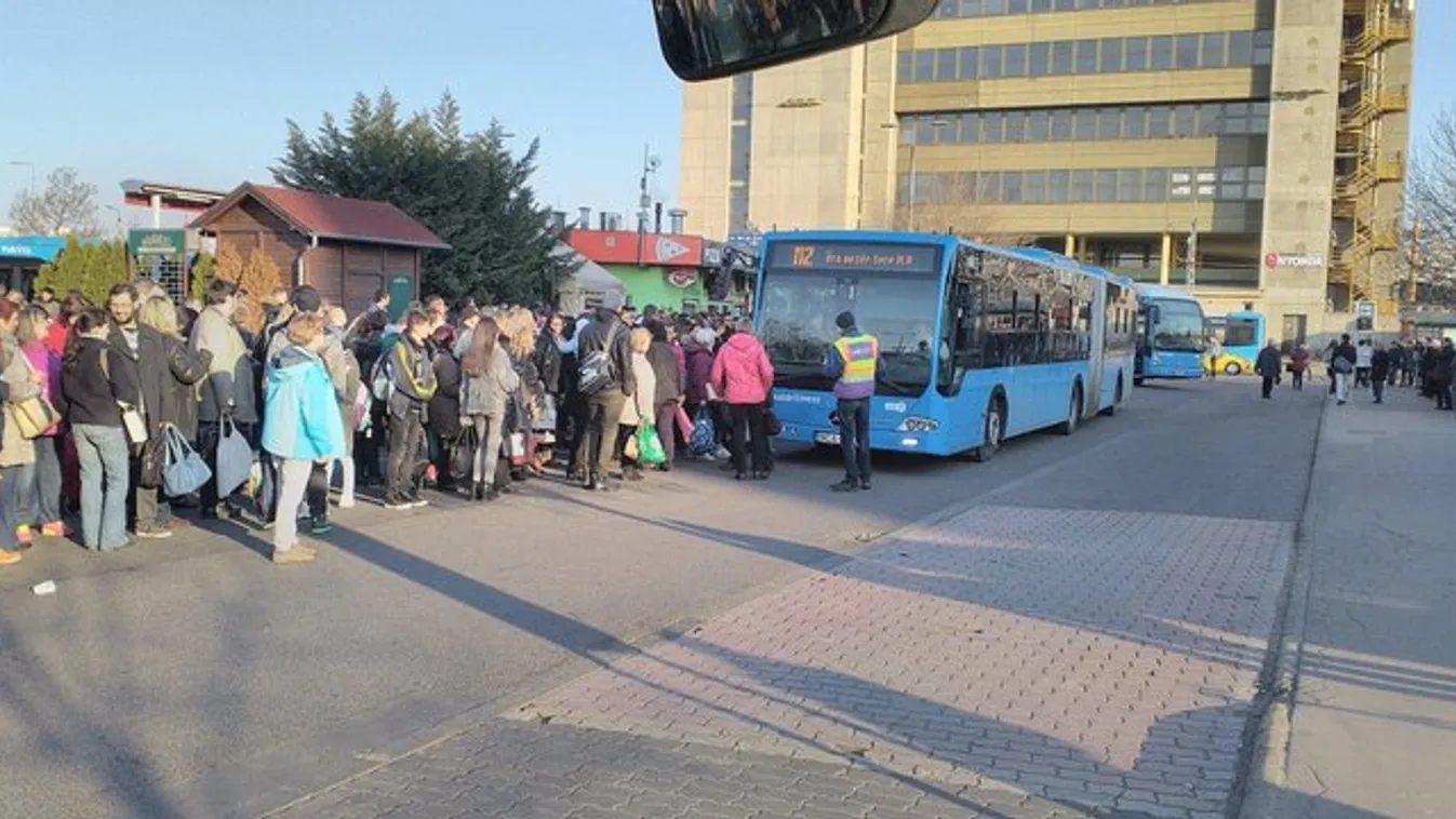 Nő az elégedetlen tömeg: nem jár a metró
