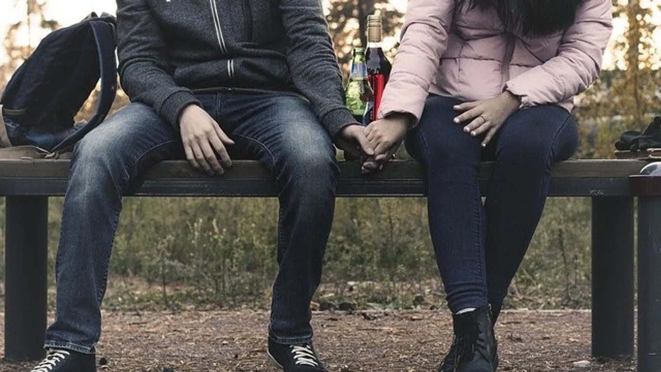 Meglincselték a fiatal párt, mert egy pedofil korábbi otthonába költöztek be