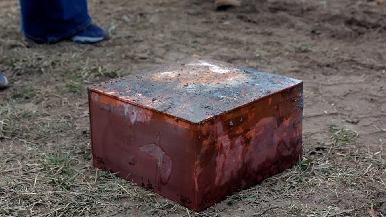 Újabb időkapszulát találtak Lee tábornok szobrának talapzatában