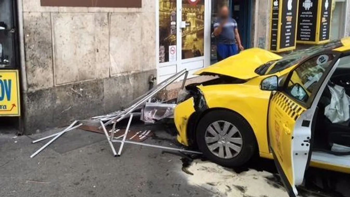 Dohánybolt falába csapódott egy taxi a Szent István körúton - fotók