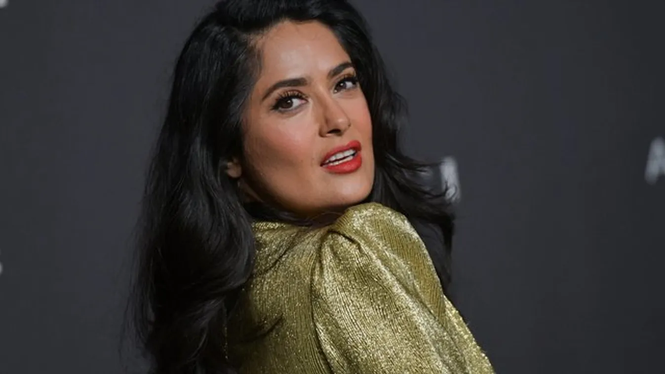 Salma Hayek megosztotta, ahogy meztelenül fekszik akupunktúrán