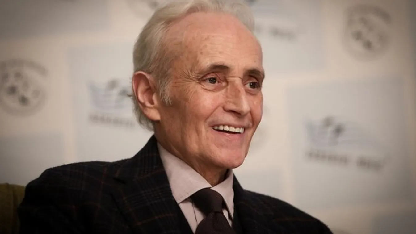 Sajátos módszerrel melegít a koncertre José Carreras