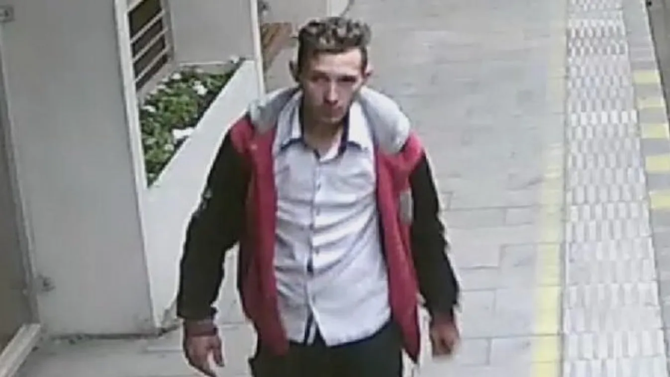 A rendőrség keresi ezt a két férfit, mert egy miskolci villamosmegállóban egy utasra támadtak - fotók