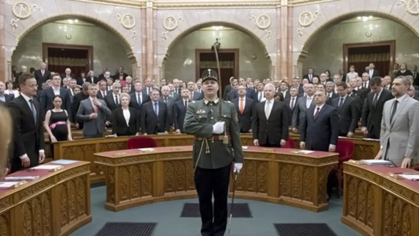 Kormányfői esküt tesz ma Orbán Viktor