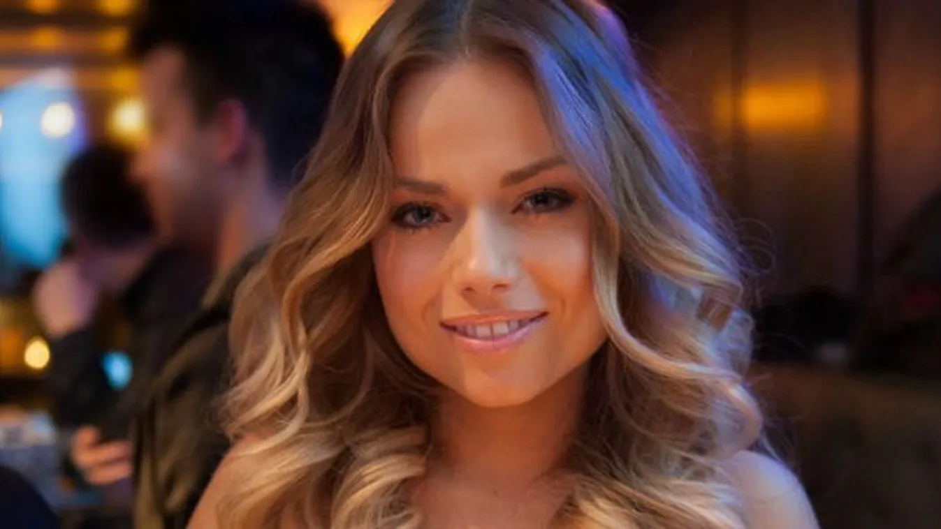 Sztárokkal pózolt Cserpes Laura