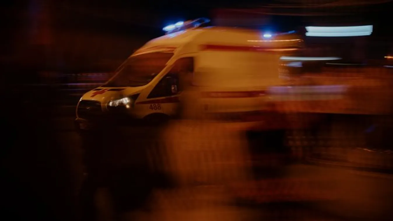 Rendőrök és mentők lepték el a lakótelepet, 2 éves kislány zuhant ki a negyedik emeletről
