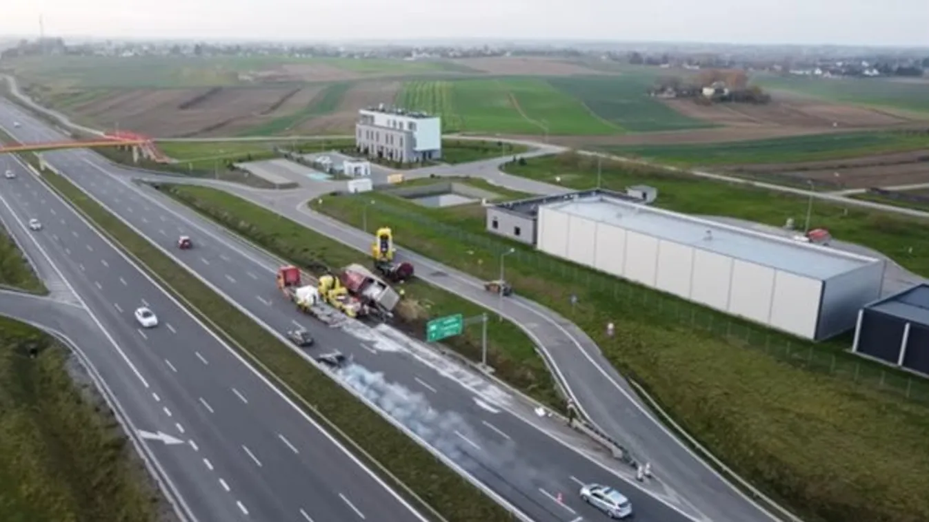 Na ezért nem kell kíváncsiskodni: lassított a sofőr, hogy nézhesse a balesetet - százzal rohantak a farába - Videó
