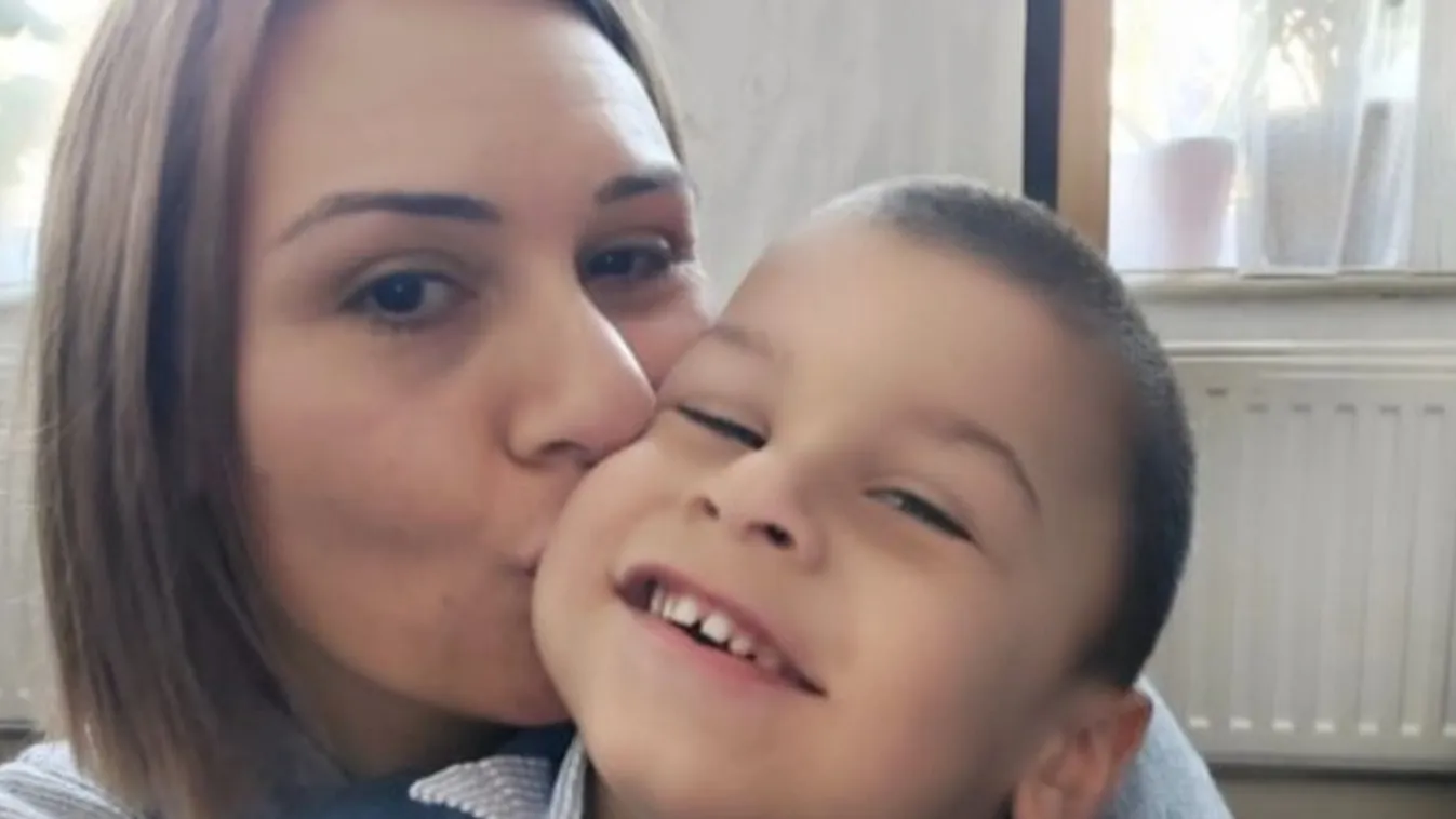 Szívszorító: ritka betegsége miatt sem járni, sem enni nem tud önállóan a hároméves kisfiú