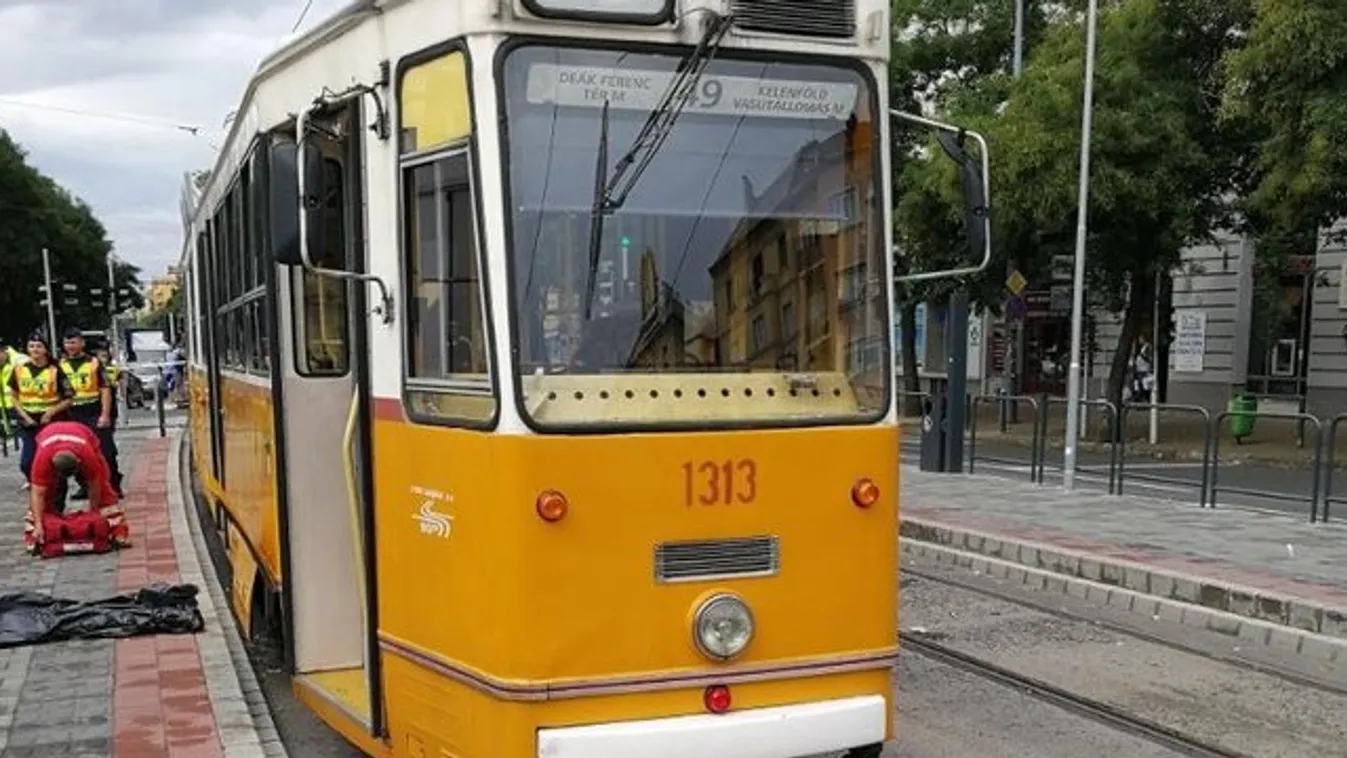 Halálra gázolt a villamos egy gyalogost a Móricz Zsigmond körtéren – fotók