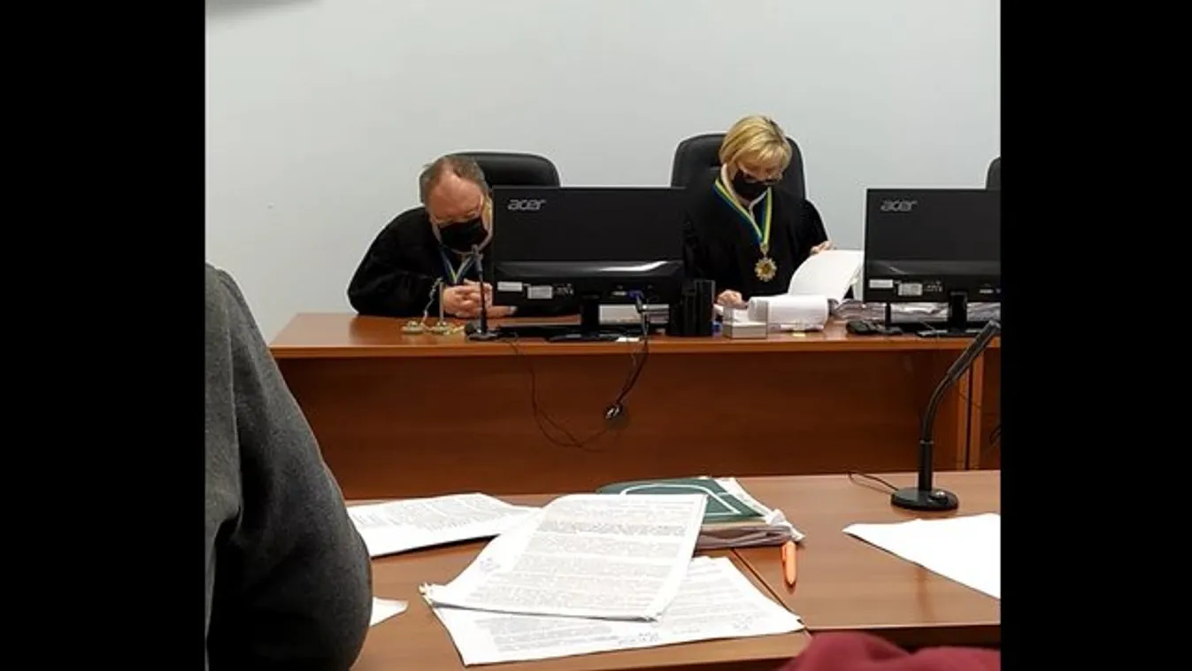 Ilyet még nem látott: tárgyalás közben aludt el és horkolt a bíró – videó