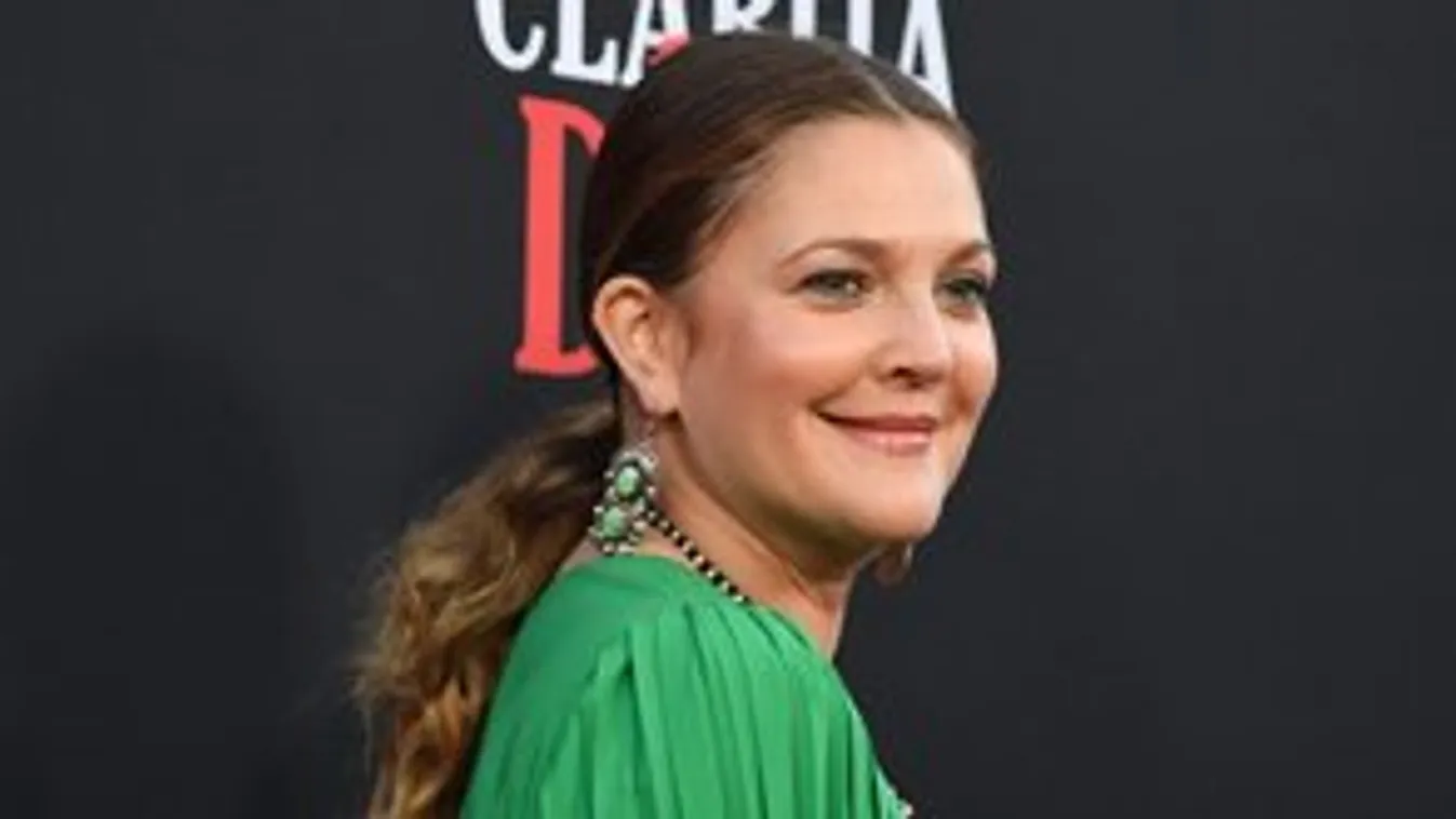 Drew Barrymore nagyon bizarr állítást tett: szerinte három mérettel nagyobb a lába, amióta szült